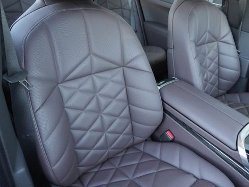 Certified 2025 BMW 740i image 14