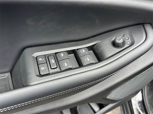 New 2025 Jeep Grand Cherokee Altitude image 15