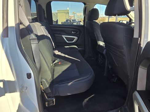 Used 2019 Nissan Titan SV w/ SV Convenience Package image 15