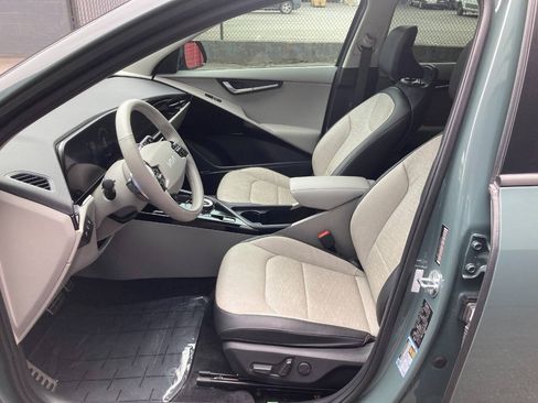 Used 2023 Kia Niro Wave w/ Wave Preserve Package FWD image 9