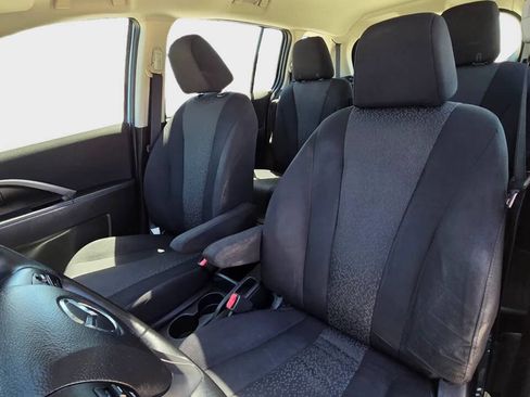 Used 2012 MAZDA MAZDA5 Touring w/ Moonroof & Audio Pkg image 11