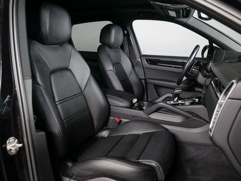 Certified 2023 Porsche Cayenne AWD/4WD image 11
