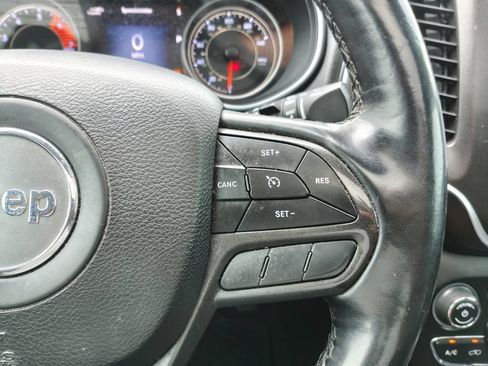 Used 2019 Jeep Cherokee Trailhawk w/ Comfort & Convenience Group AWD/4WD image 31