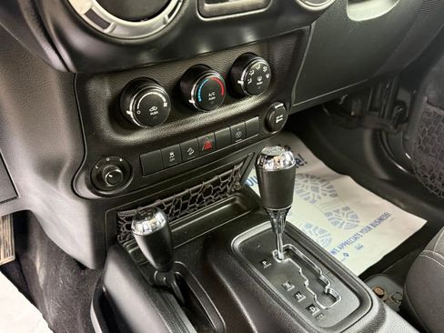 Used 2016 Jeep Wrangler Unlimited Sahara AWD/4WD image 19