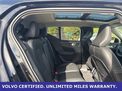 Certified 2025 Volvo XC40 B5 Core image 12