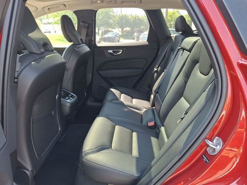 Certified 2025 Volvo XC60 B5 Ultra AWD/4WD image 10