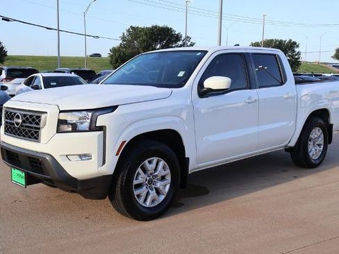 Certified 2024 Nissan Frontier SV w/ SV Convenience Package RWD image 3