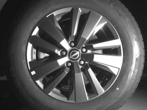 Used 2025 Nissan Pathfinder SV AWD/4WD image 12