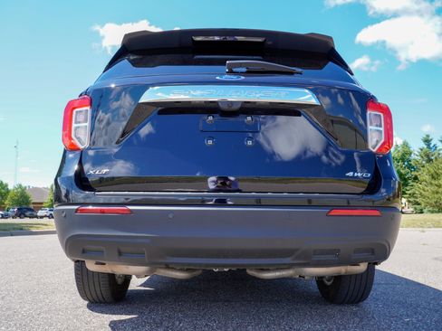 Used 2024 Ford Explorer XLT AWD/4WD image 38