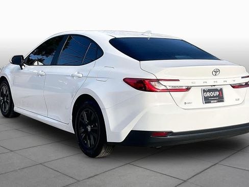 Used 2025 Toyota Camry Hybrid FWD image 12