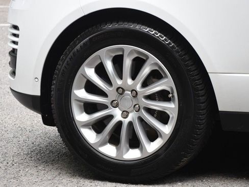 Used 2018 Land Rover Range Rover HSE image 19