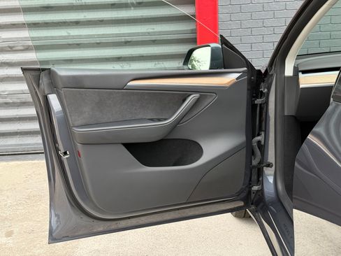 Used 2023 Tesla Model Y AWD image 16