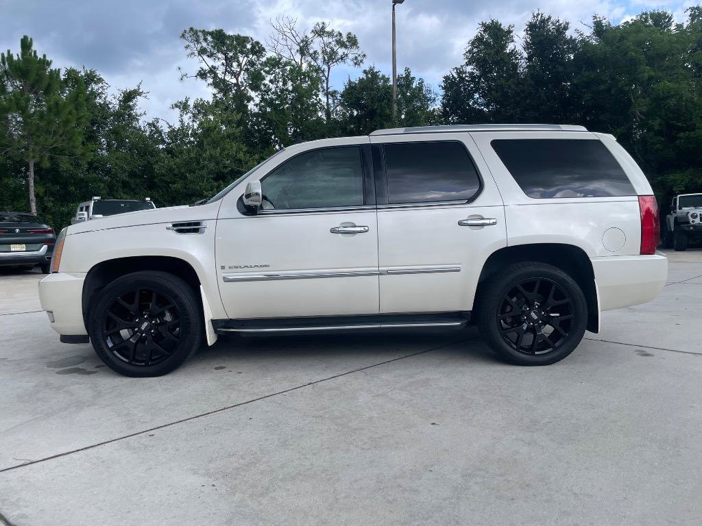Used 2007 Cadillac Escalade AWD w/ Information Package image 4