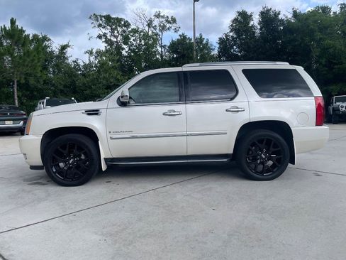 Used 2007 Cadillac Escalade AWD w/ Information Package image 4