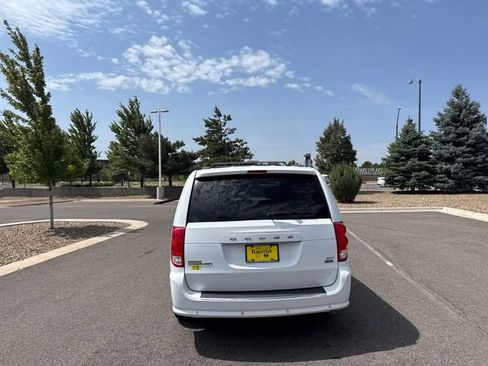 Used 2014 Dodge Grand Caravan SXT w/ Rear Park Assist Package FWD image 4