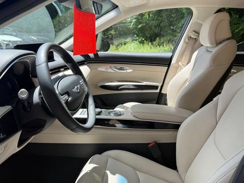 Used 2023 Genesis GV70 2.5T AWD/4WD image 18