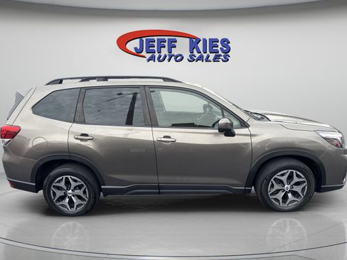 Used 2019 Subaru Forester Premium AWD/4WD image 4