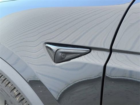 Used 2022 Tesla Model X Plaid image 9