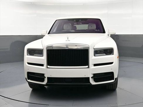 Certified 2022 Rolls-Royce Cullinan w/ Dark Exterior Package AWD/4WD image 11