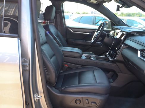 Used 2026 GMC Acadia Elevation w/ Elevation Premium Package FWD image 23