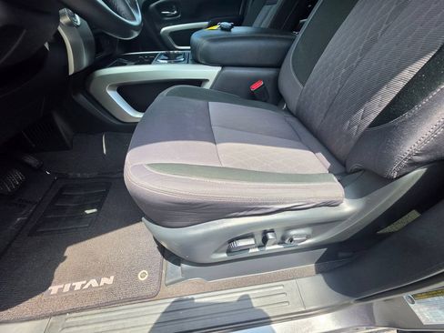 Used 2021 Nissan Titan SV w/ SV Convenience Package RWD image 12