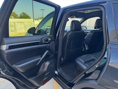 Used 2016 Porsche Cayenne w/ Premium Package image 15