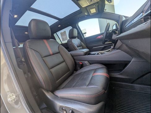Used 2024 Chevrolet Traverse RS AWD/4WD image 19