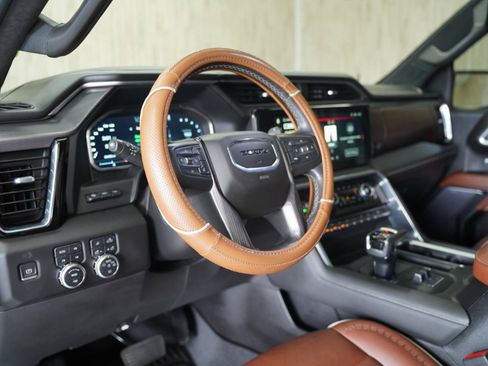 Used 2022 GMC Sierra 1500 Denali Ultimate AWD/4WD image 11