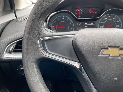 Used 2018 Chevrolet Cruze LS image 22