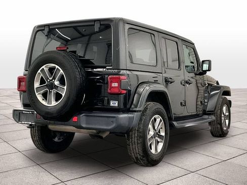 Used 2018 Jeep Wrangler Unlimited Sahara AWD/4WD image 11