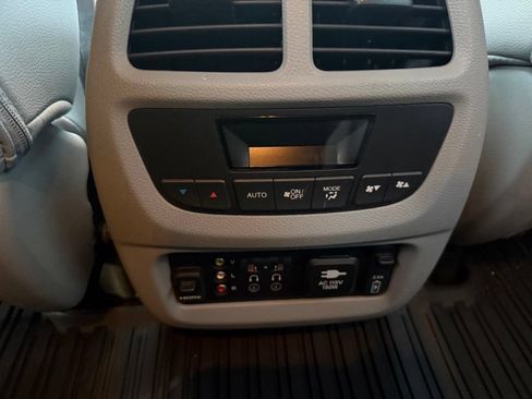 Used 2018 Honda Pilot Touring image 11