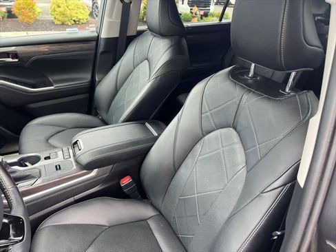 Certified 2020 Toyota Highlander Platinum AWD/4WD image 15