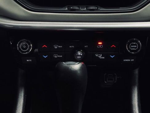 Used 2025 Jeep Compass Limited image 30