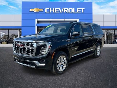 Used 2025 GMC Yukon XL Denali image 2