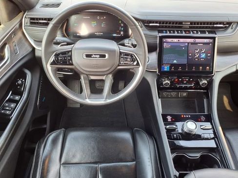 Used 2022 Jeep Grand Cherokee Overland w/ Luxury Tech Group IV image 6