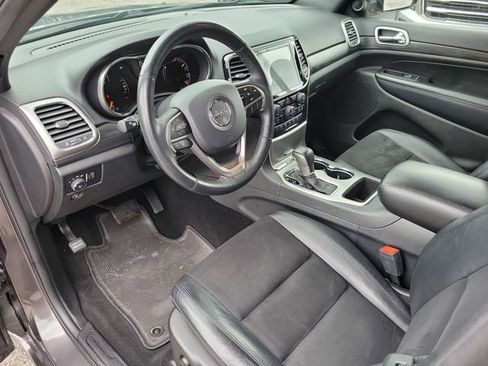 Used 2019 Jeep Grand Cherokee Altitude AWD/4WD image 16