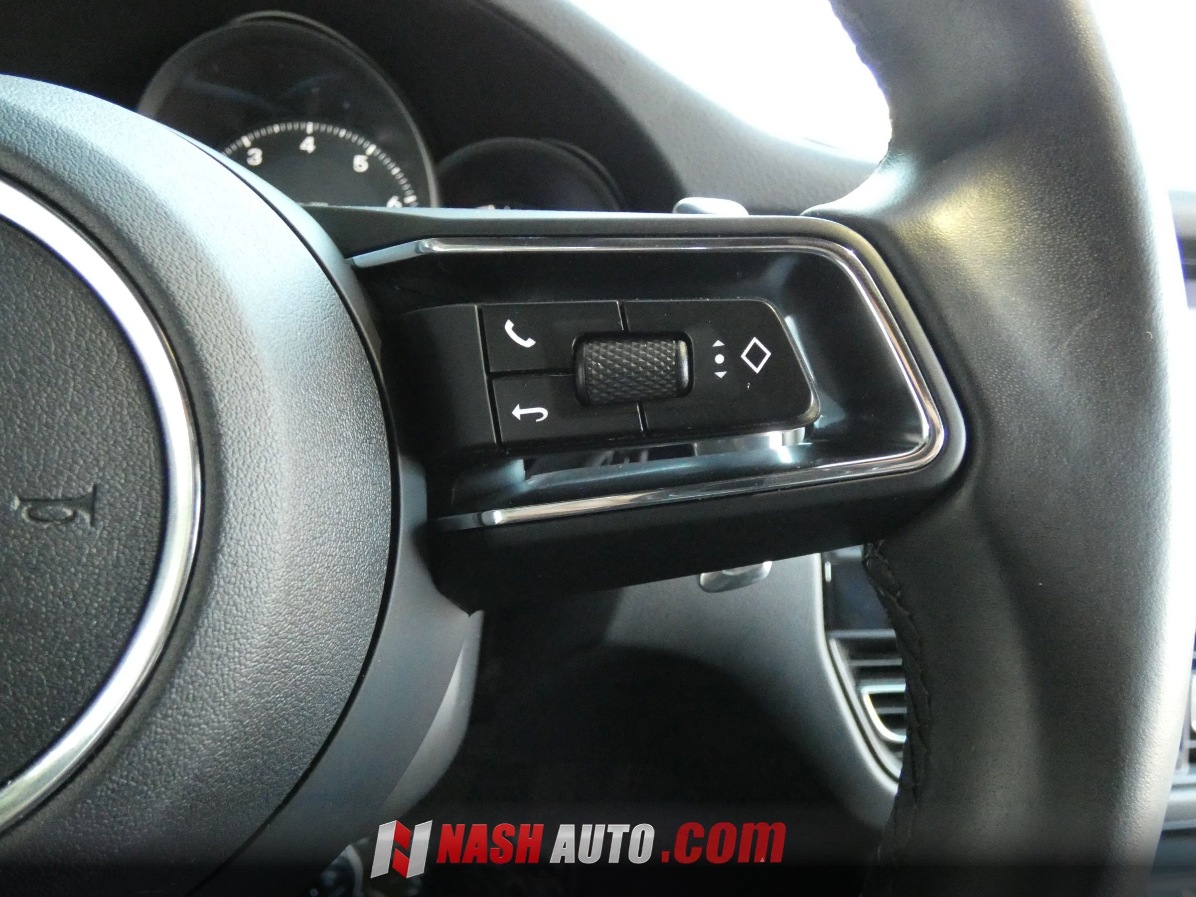 Used 2024 Porsche Macan AWD/4WD image 64