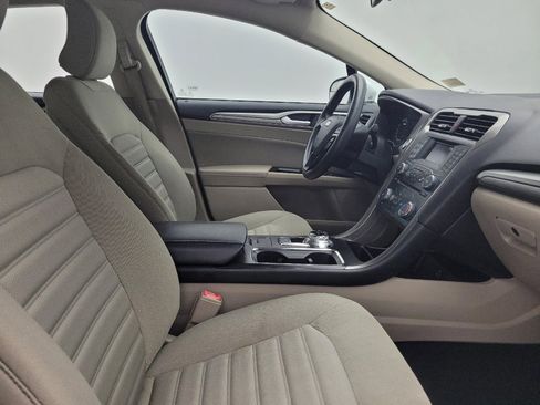 Used 2018 Ford Fusion SE FWD image 21