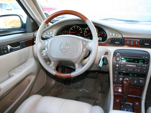 Used 2002 Cadillac Seville SLS w/ Premium Luxury Pkg image 11