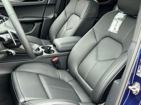 New 2026 Porsche Macan image 5