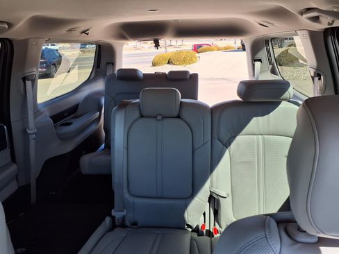 Certified 2023 Jeep Wagoneer Series III w/ Preferred Equipment Group image 25