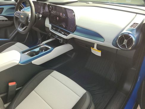 New 2026 Chevrolet Equinox EV LT image 29