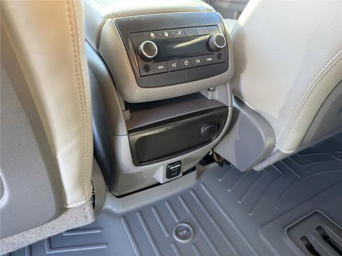 Used 2014 Chevrolet Traverse LT image 31