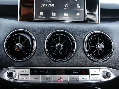 Used 2021 Kia Stinger GT-Line image 29