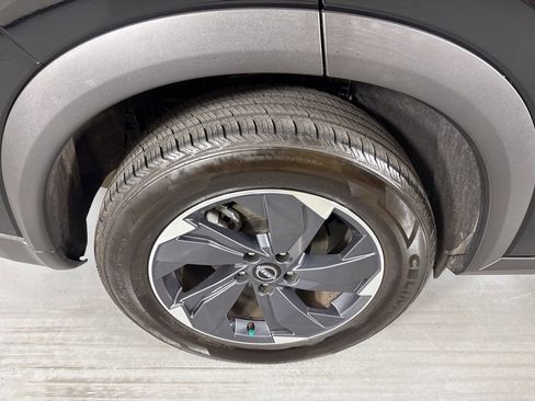 Used 2024 Nissan Rogue SV FWD image 12