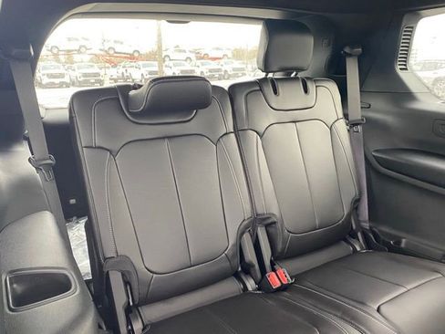 New 2025 Jeep Grand Cherokee L Limited w/ Black Appearance Package AWD/4WD image 33