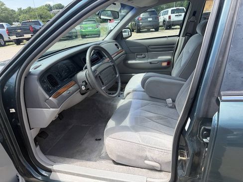 Used 1995 Ford Crown Victoria RWD image 9