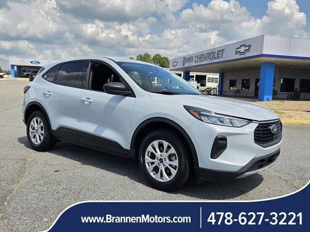 Used 2025 Ford Escape Active AWD/4WD image 1