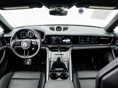 Certified 2025 Porsche Panamera 4 E-Hybrid AWD/4WD image 23