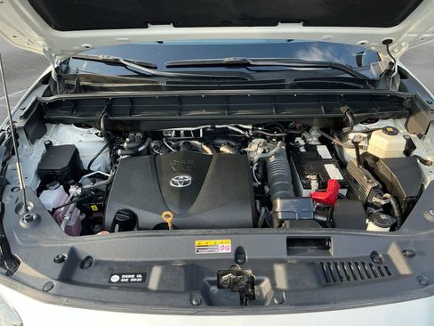 Used 2021 Toyota Highlander XLE AWD/4WD image 18